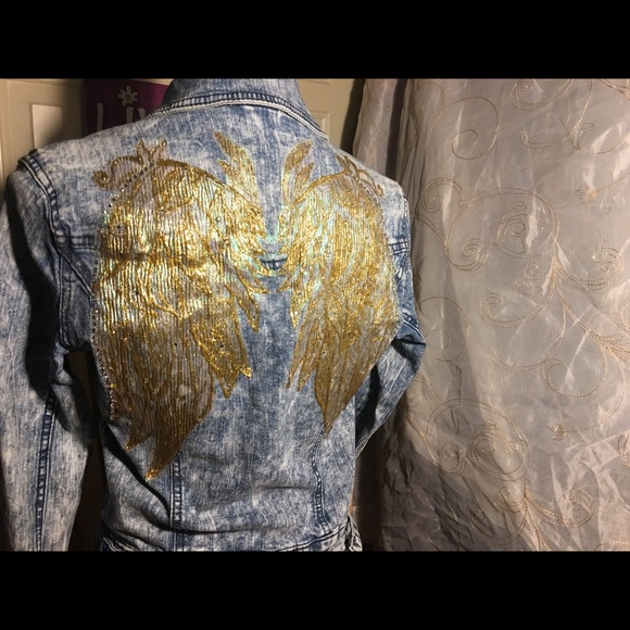 One of a kind golden wings on jean jacket - Picture 6 of 8